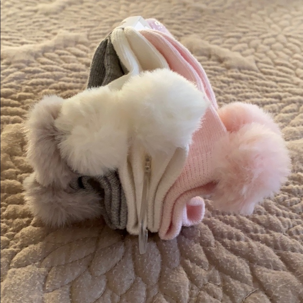 Carter’s 3 pack crew Pom Pom socks - Picture 5 of 7
